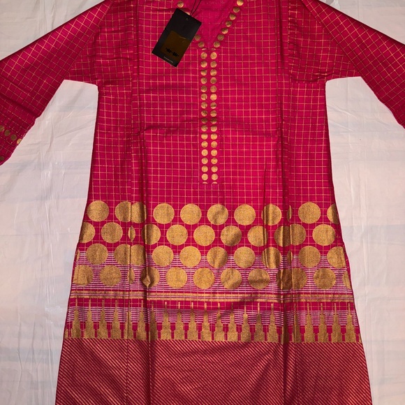 Red and Gold Patterned Dress - Picture 6 of 10
